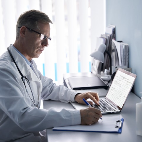 Data-driven optimization of health supply chains in the acute elderly care