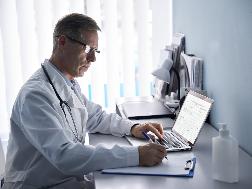 Data-driven optimization of health supply chains in the acute elderly care