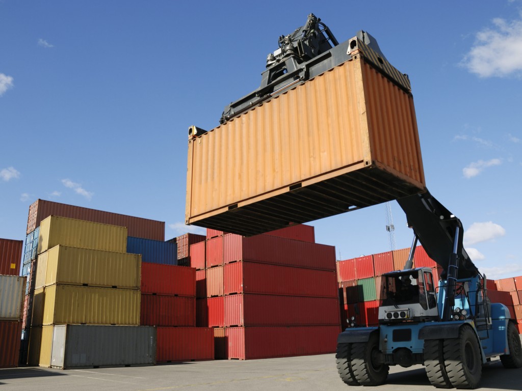 Trucks & Barges: a logistics serious game